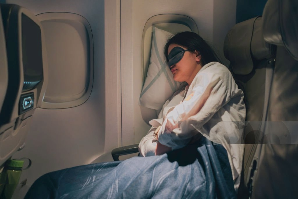 RelaxoMask™ – Bluetooth Sleep Mask